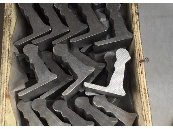 在生產(chǎn)異型鋼的時(shí)候什么時(shí)候會出現(xiàn)堵模的現(xiàn)象